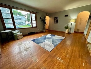 Building Photo - 210 Rhey St
