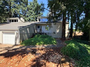 Building Photo - 1545 Distinctive Ct S