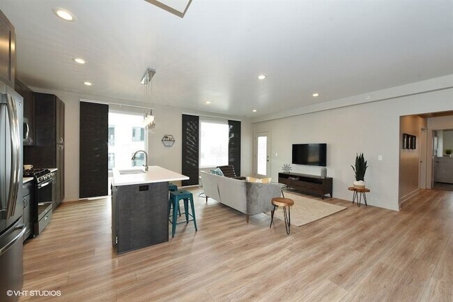 Building Photo - 5001 Prospect Avenue Unit 1A