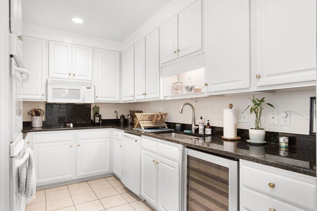 Foto del edificio - Gorgeous three bedroom single family home in Mount Pleasant