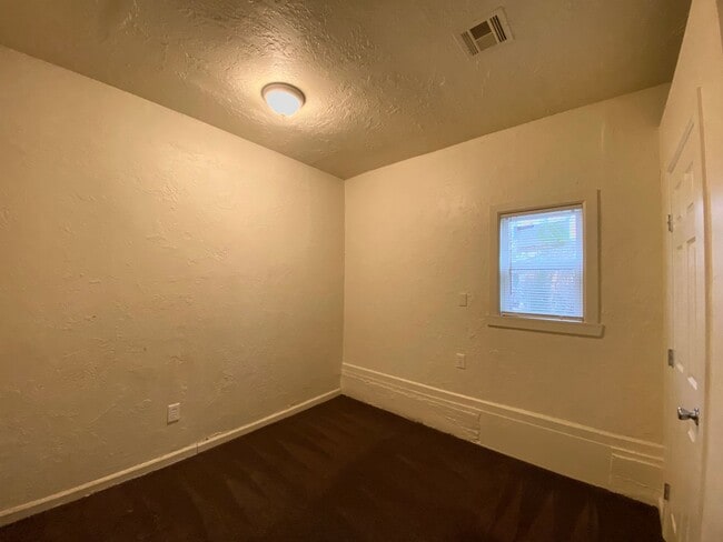 Building Photo - 1320 Campbell Rd