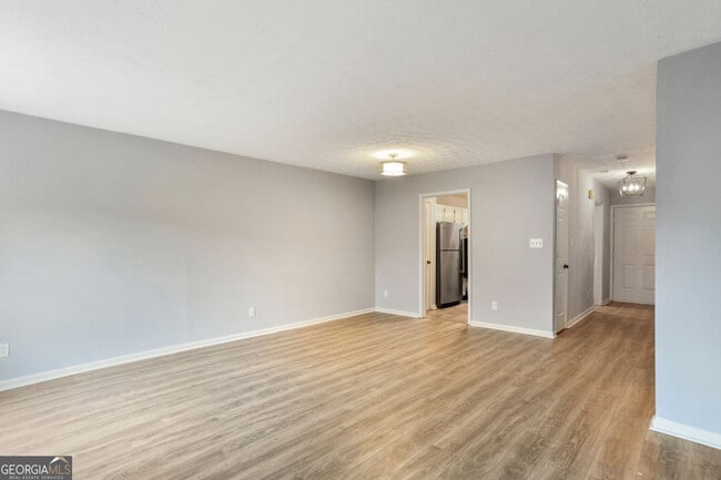 Foto del edificio - 587 Wedgewood Dr