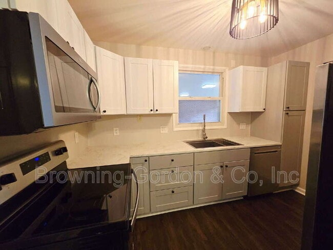 Building Photo - 3947 Creekside Dr