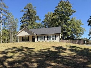 Building Photo - 635 Ben Higgins Rd
