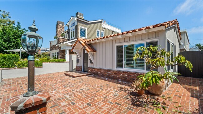 Foto del edificio - Larkspur Duplex