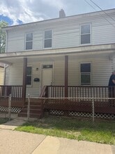 Building Photo - 853 Railroad St