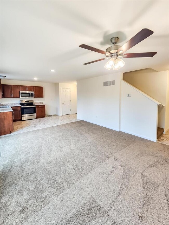 Building Photo - 135 Day Lily Ln