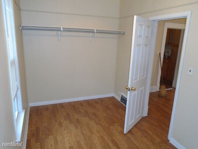 Building Photo - 4 br, 1 bath House - 935 Baraga St NE