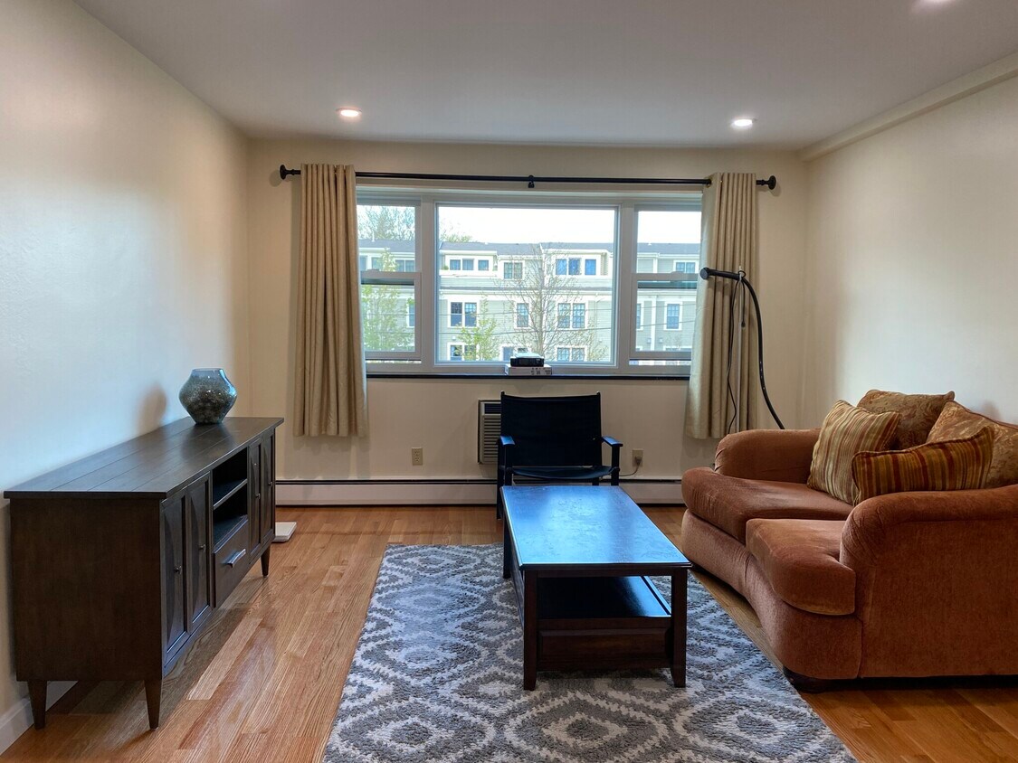 Foto principal - 269 Harvard St