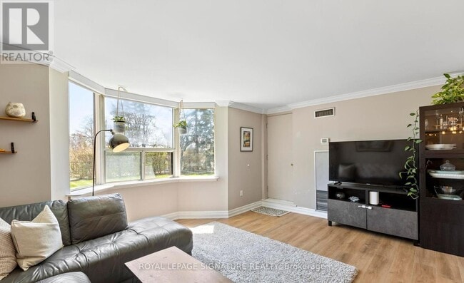 Building Photo - 3845-3845 Lake Shore Blvd W