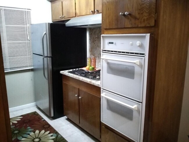 kitchen - 8556 Saturn St