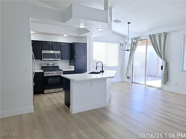 Building Photo - 201 Crown Imperial St