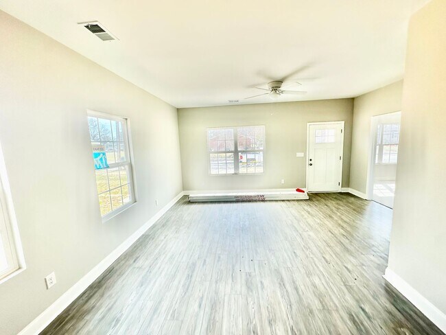 Building Photo - 416 S Confederate Ave