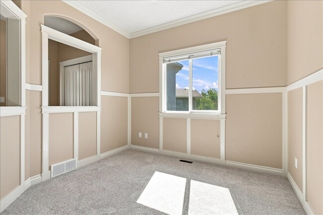 Building Photo - 9335 Lakeshore Ct