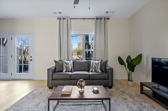 Foto del edificio - 3319 Old Hickory Blvd