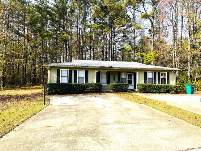 Building Photo - 165 Pine Terrace