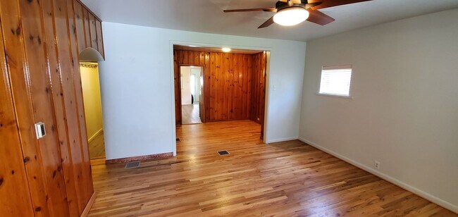 Foto del edificio - Charming 4-bedroom in Golden