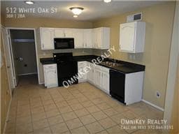 Building Photo - 512 White Oak St