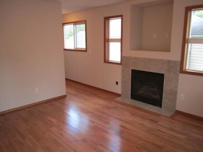 Foto del edificio - 12721 35th Ave NE