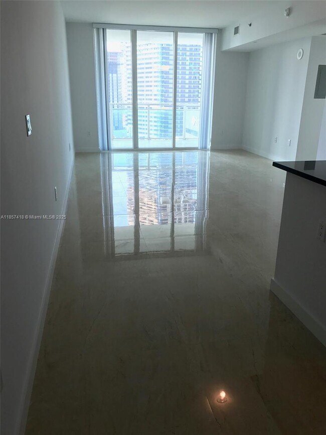 Foto del edificio - 950 Brickell Bay Dr