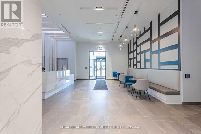 Photo du bâtiment - 681 Yonge St