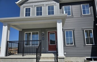 Building Photo - 442 Osborne Dr SW