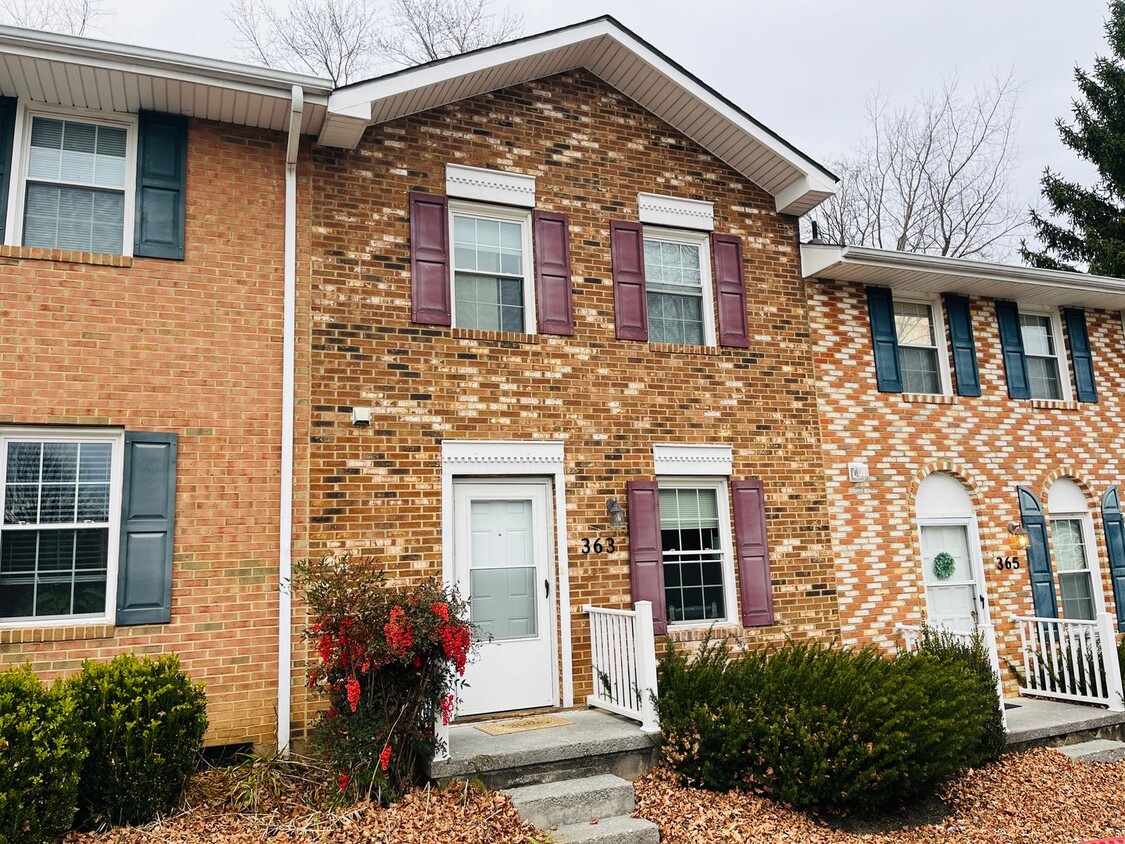 Primary Photo - 2 Bedroom, 1.5 Bath Townhouse