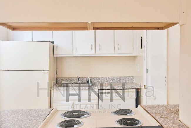 Building Photo - 1343 Briarwood Dr NE