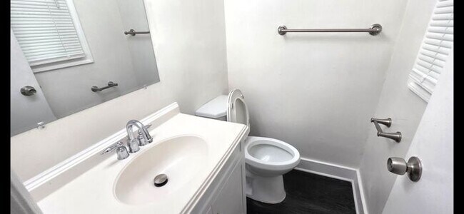 Foto del edificio - Renovated 4BD/1.5BA Ranch in Windsor Park!