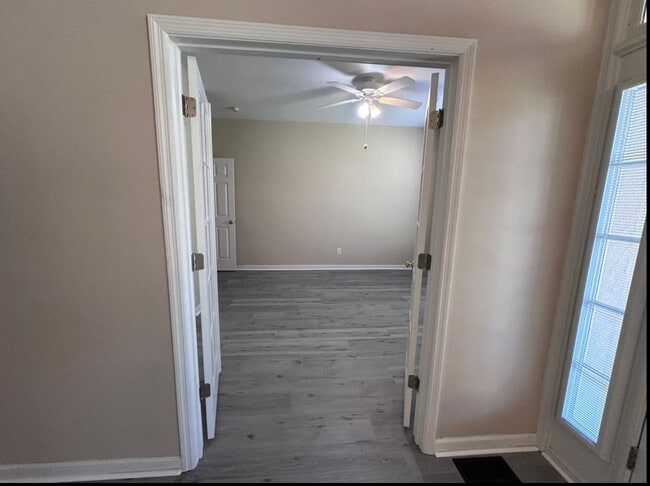 Building Photo - 297 High Chaparral Dr
