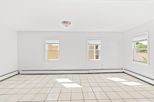 Foto del edificio - 43 Sargent Ave
