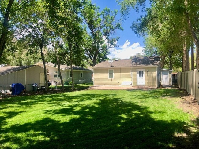 Foto del edificio - SUPER CUTE REMODELED 2BD COTTAGE ON OVERSI...