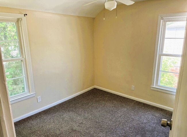 Building Photo - ? Cozy & Convenient 2-Bed Home in Euclid ?