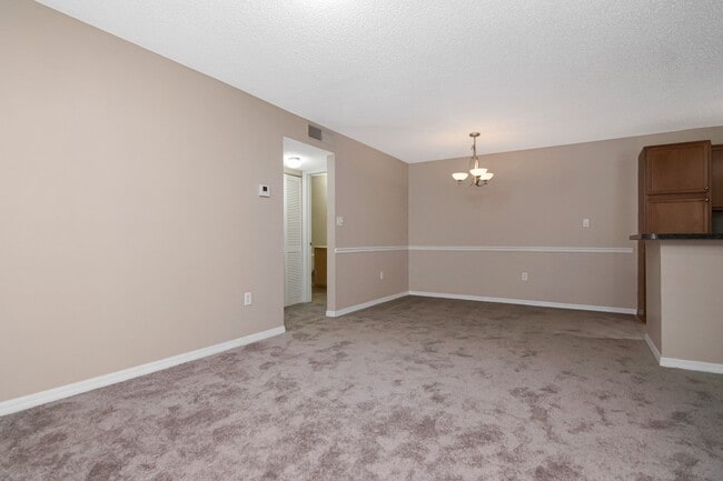 Building Photo - 214 Lake Parsons Green