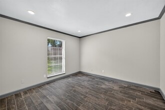 Building Photo - 8931 Gaylord Dr Building Photo - 8931 Gaylord Dr