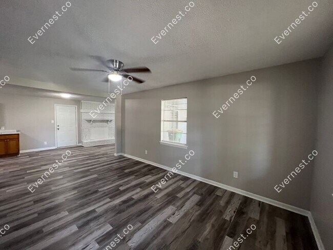 Building Photo - 6105 Santa Monica Dr