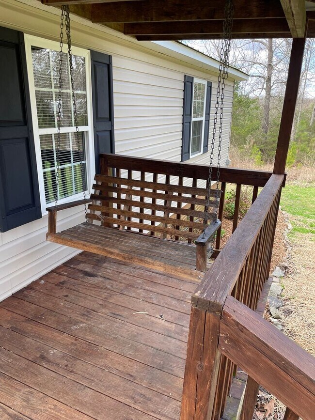Foto del edificio - 3-4 BED, 2 BATH HOME LOCATED IN SEGROVE!!