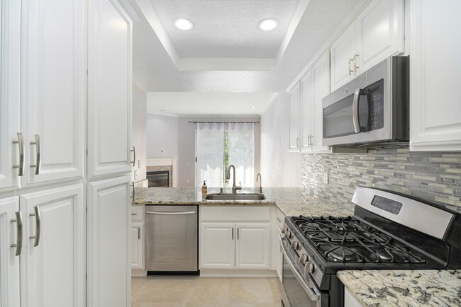 Building Photo - 1820 S Beverly Glen Blvd