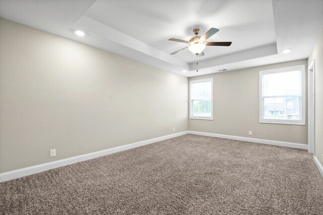 Building Photo - 913 Lutz Ln