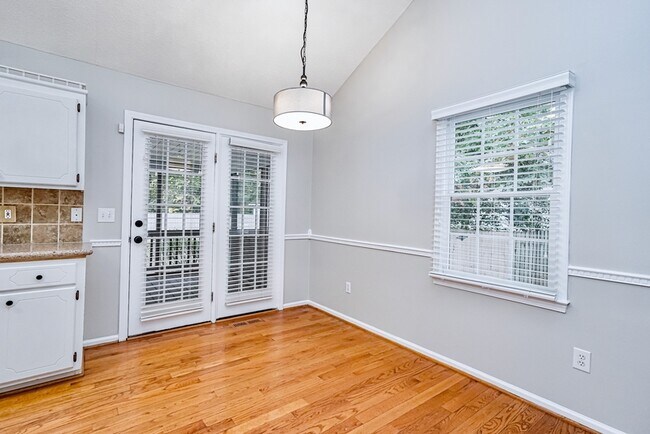 Building Photo - 403 Oak Valley Dr