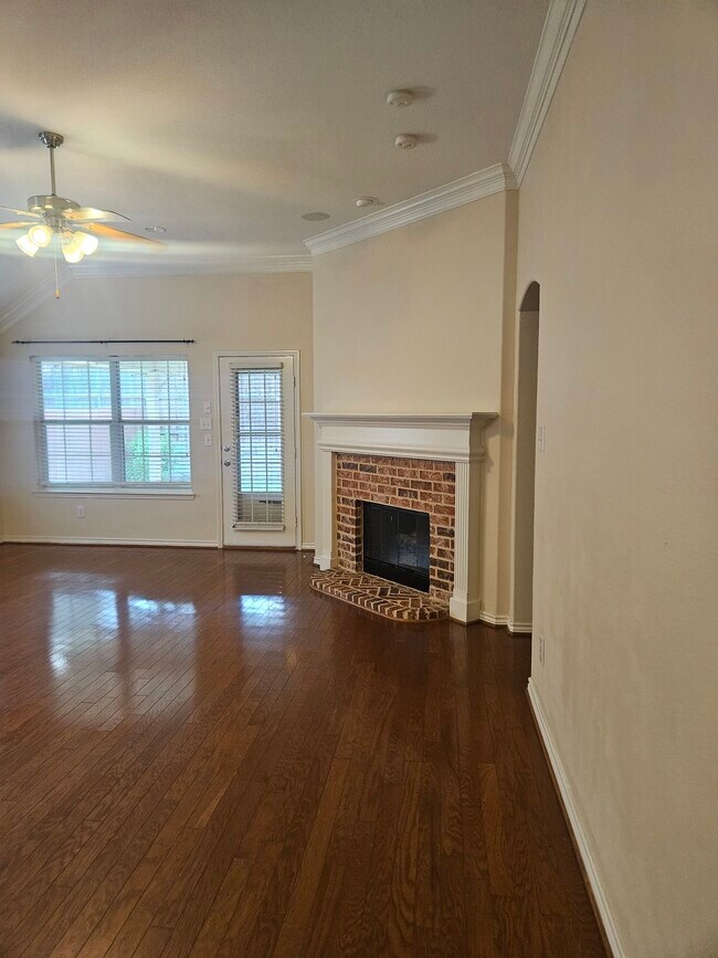 Foto del edificio - 8562 Robertson Dr