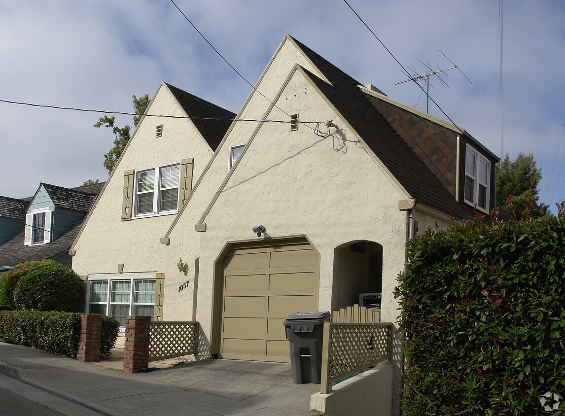 Foto principal - 1057 Norwood Ave