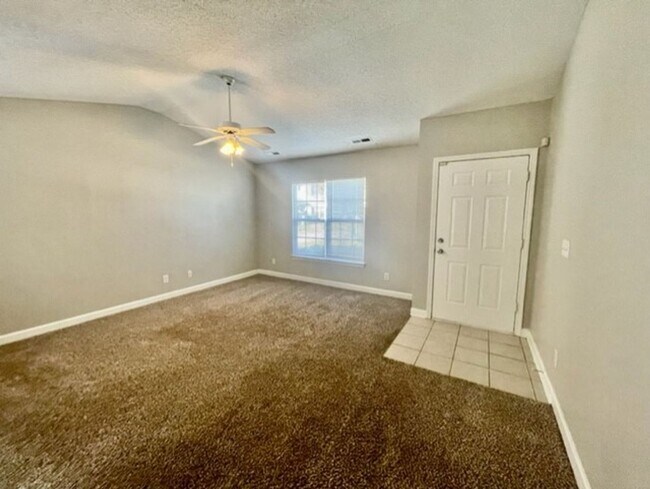 Building Photo - Come take a look at this spacious 3 Bedroo...