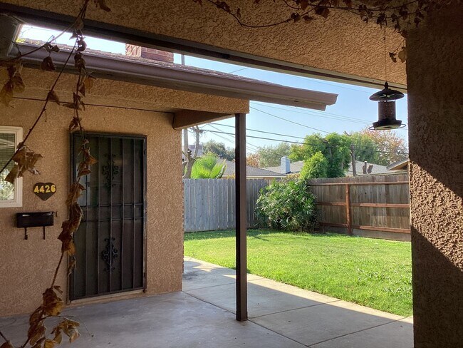 Foto del edificio - 4424-4426 E Dakota Ave