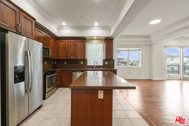 Foto del edificio - 10765 Wilkins Ave