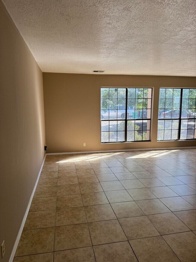 Foto del edificio - 1540 Glendale Ct SE