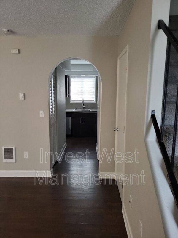 Foto del edificio - 3015 E 20th St