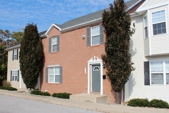 Building Photo - 1103 N Byrne Rd