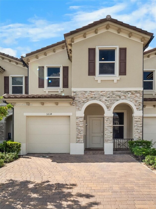 Foto principal - 5534 NW 27th Pl