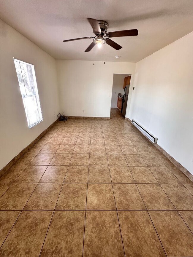 Foto del edificio - 1002 Edith Blvd SE